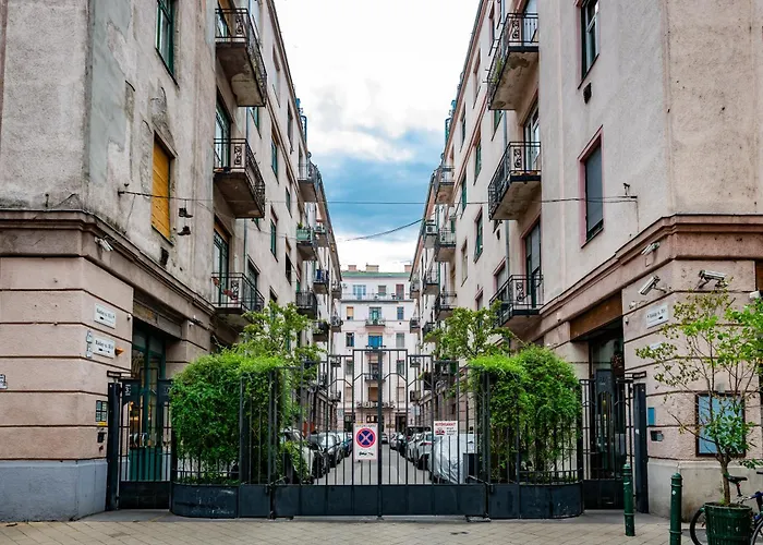 Jungle Aesthetics Downtown Apartman Aircon And Garage Parking Budapest